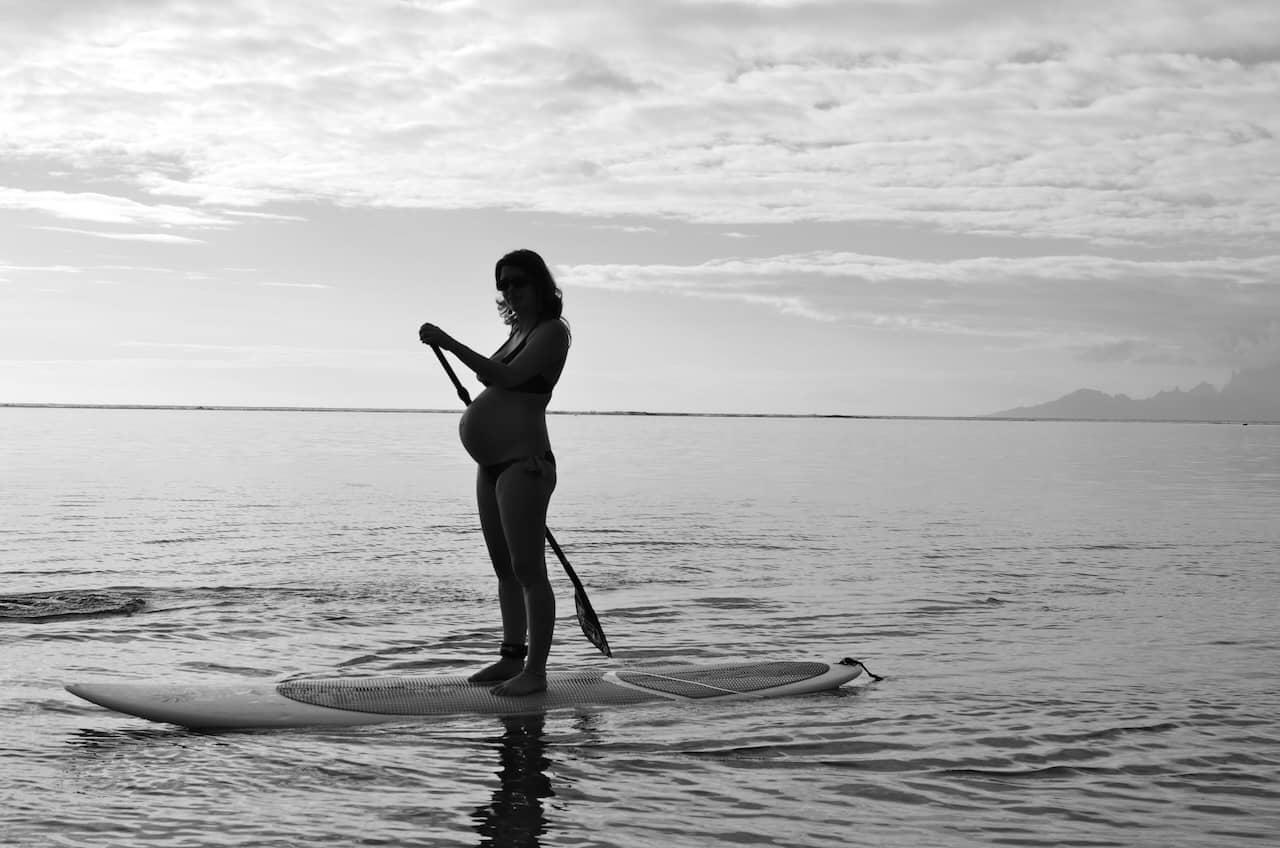 femme enceinte sur paddle