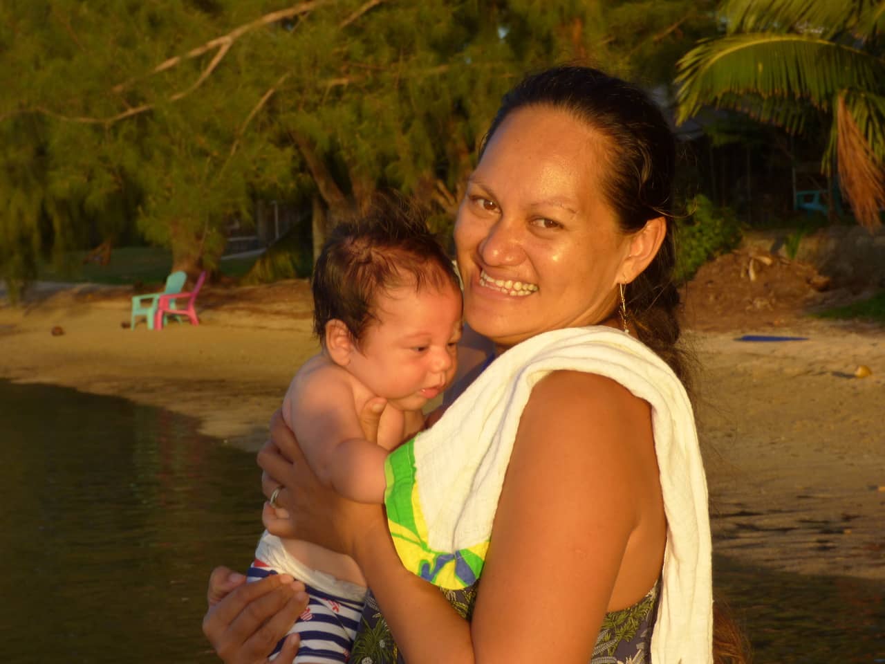 Polynésienne et bébé